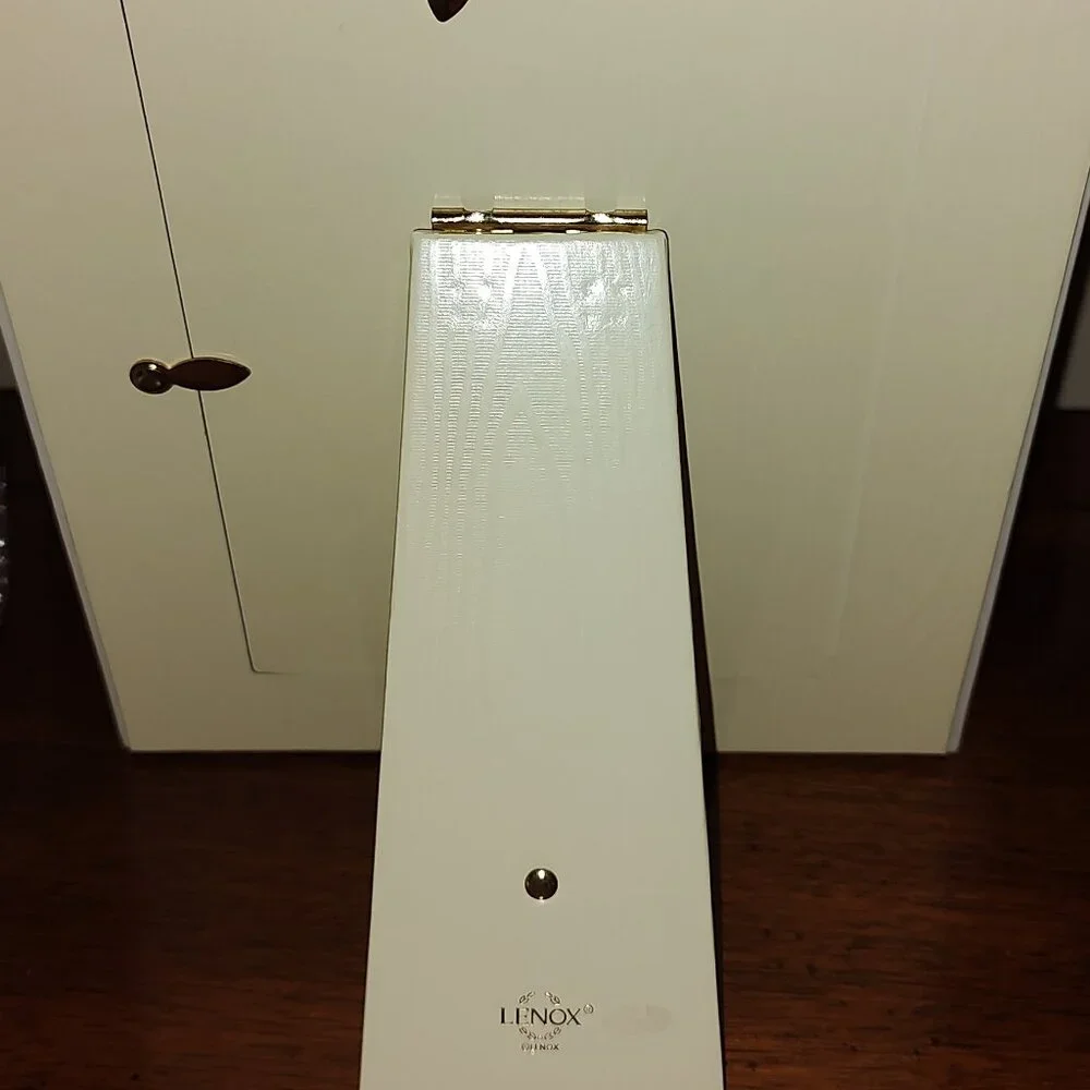 LENOX PICTURE FRAME IVORY PORCELAIN 8 X 10 HOLDS 4 1/2 X 6 1/2 PHOTO NEW IN BOX